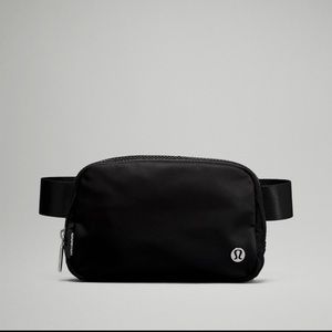 Lululemon everywhere belt bag